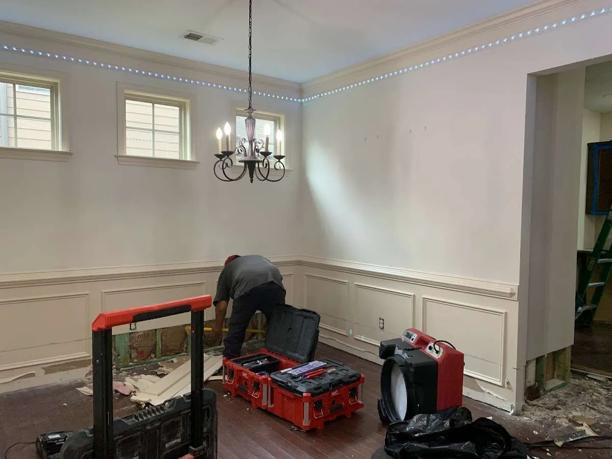 Restoration technician with professional equipment in Oakland Park